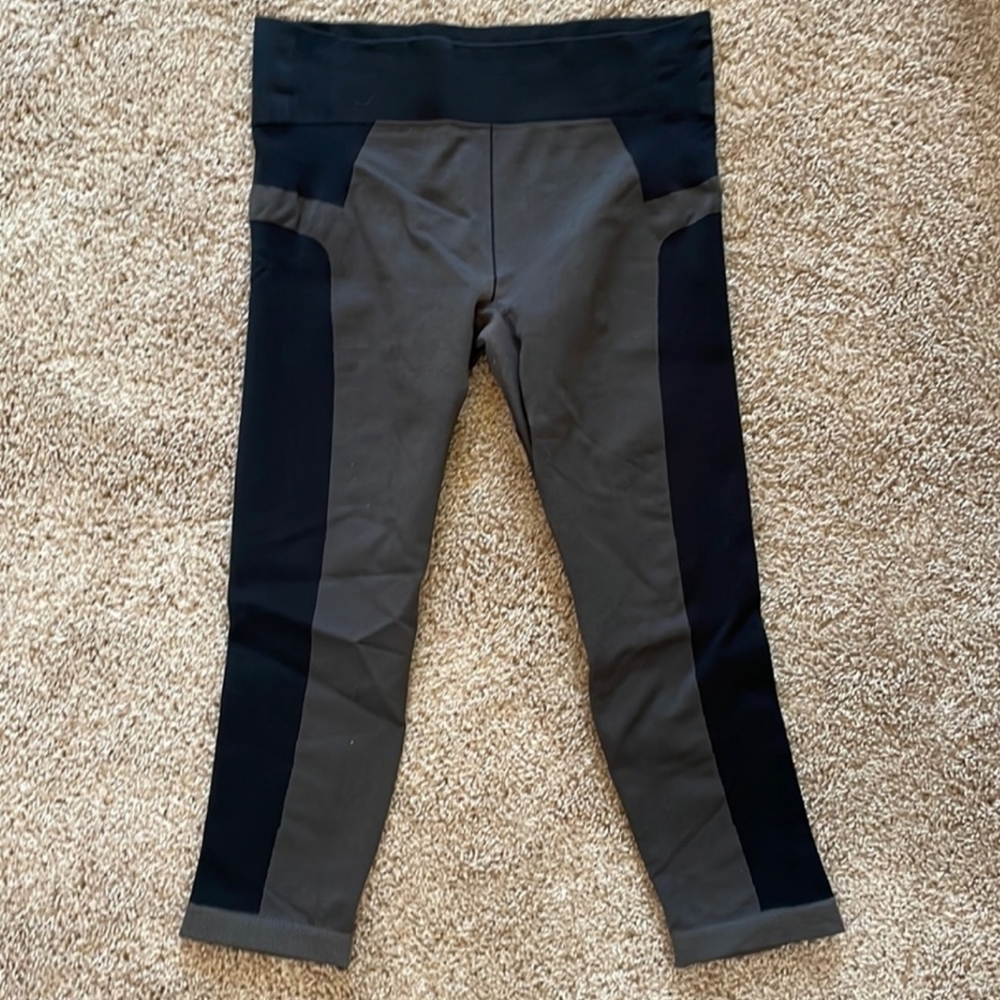 Black & Grey Under Armour Heatgear Compression Leggings Medium